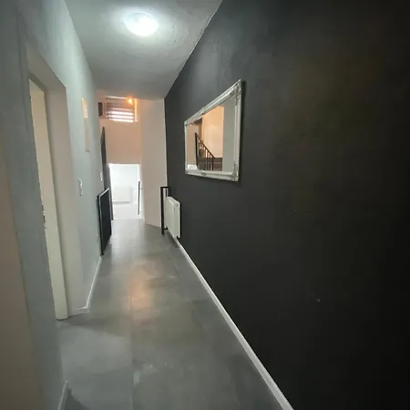 Deluxe Crystal Apartman *